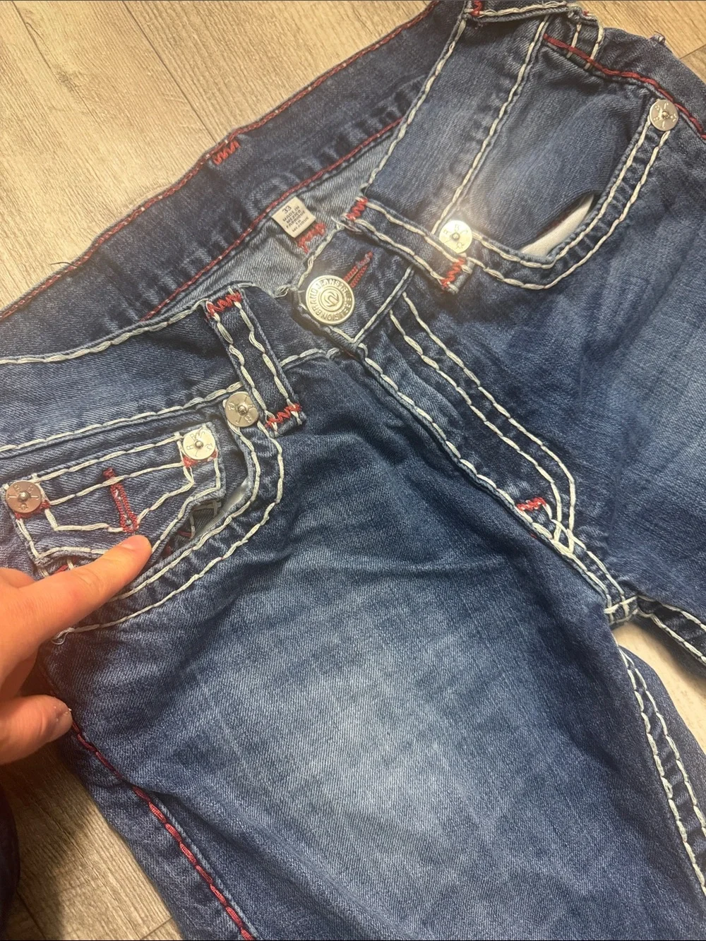 True Religion Bootcut Jeans in Dark Blue with Contrast Stitching - Picture 3 of 6